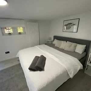  Apartment 2 Mit Gemutlichen Kingsizebett Und 58'tv Deutschland