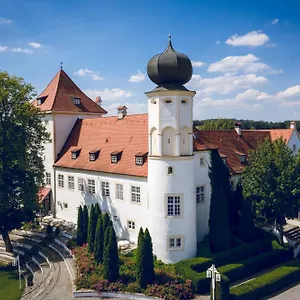 Neufahrn Hotel